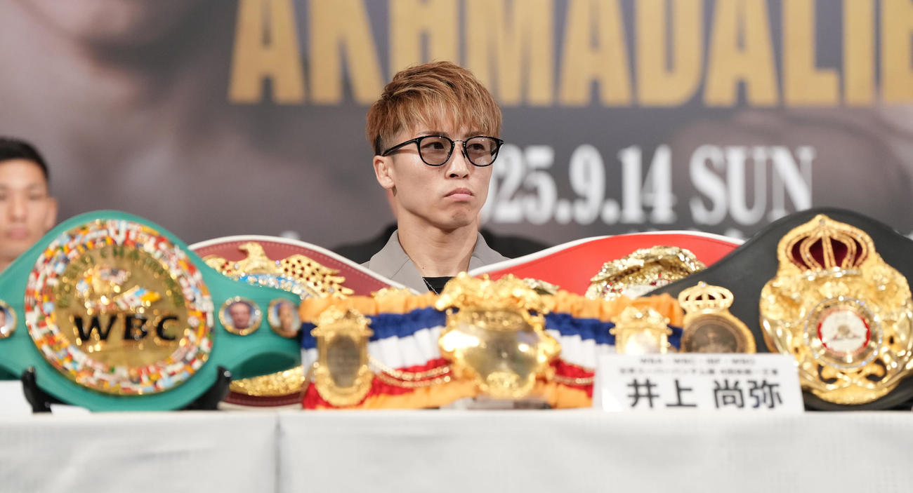 タイトルマッチに向け会見する井上（撮影・森本幸一）