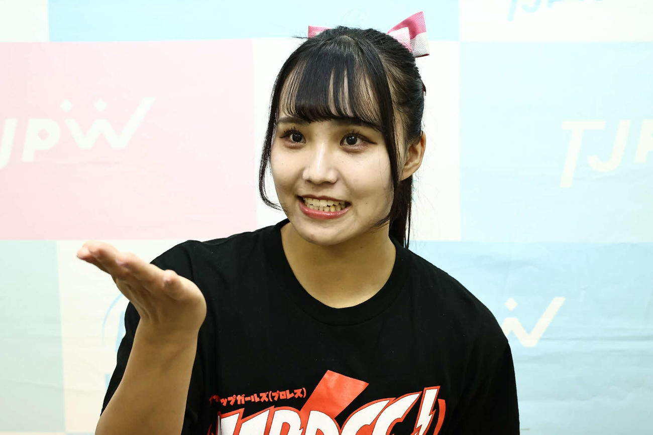 報道陣に「とっても未詩デレラだと思いましたか？」と問いかける渡辺未詩