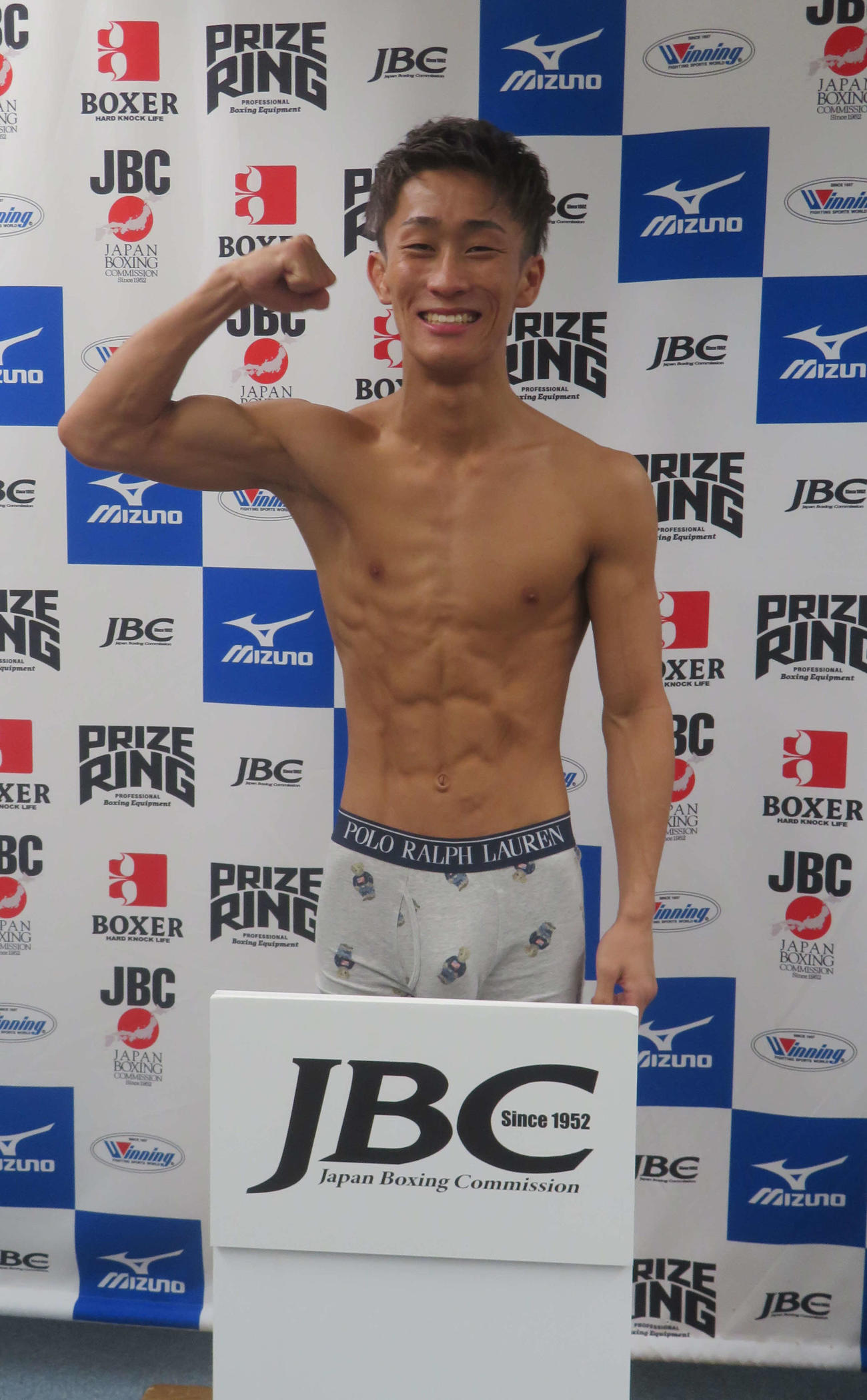 東日本新人王フライ級準決勝へ計量パスした鈴木丈太朗
