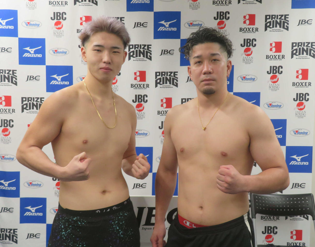 東日本新人王ミドル級準決勝で激突する佐々木革（左）と谷口裕紀