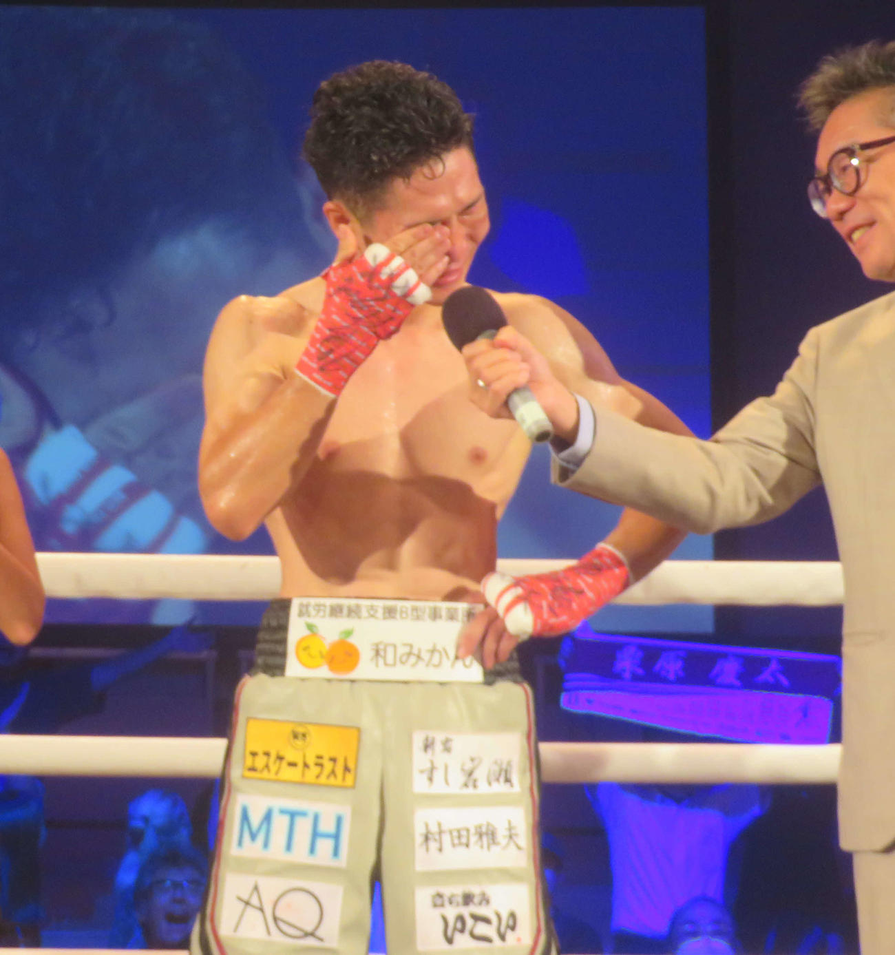 逆転KO勝利に涙を流す前東洋太平洋バンタム級王者栗原慶太