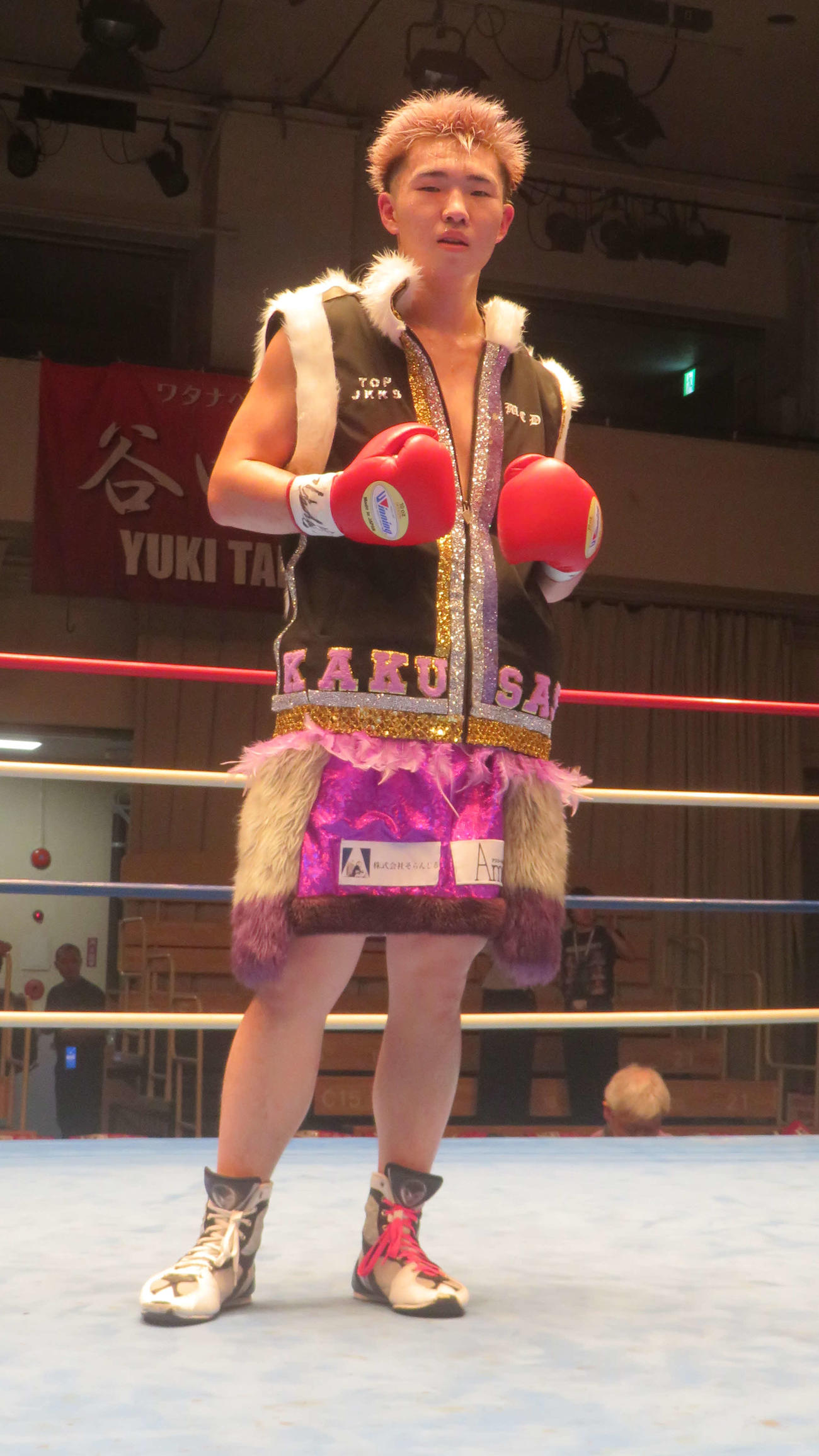 判定勝利で東日本新人王ミドル級決勝進出を決めた佐々木革