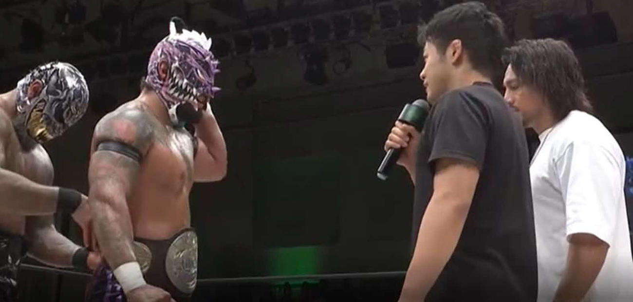 挑戦表明した（右から）ダガ＆小田嶋大樹と、王者組のドラゴン・ベイン＆アルファ・ウルフ（WRESTLE UNIVERSE配信から）