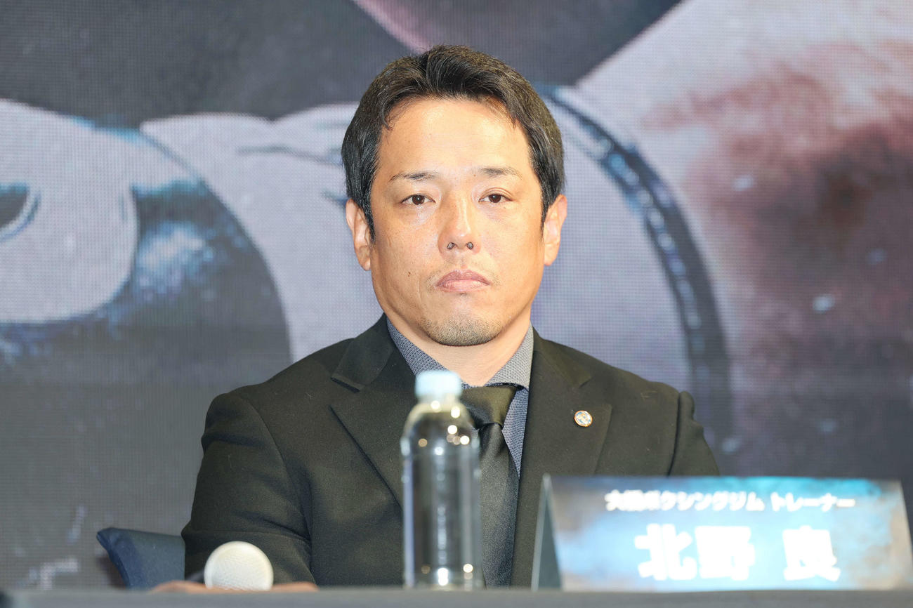 「Prime Video Boxing 14」記者会見に臨む北野トレーナー（撮影・宮地輝）