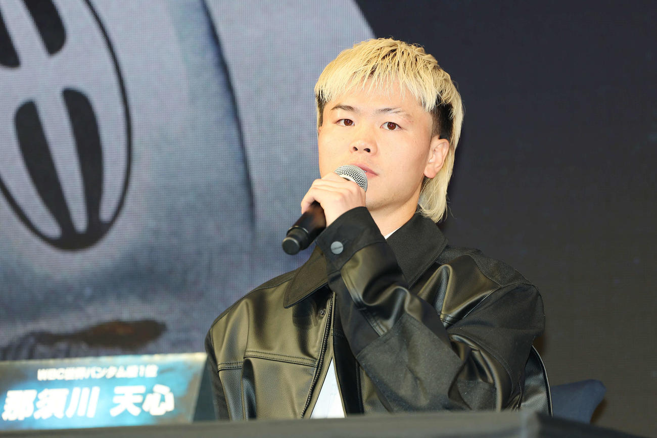「Prime Video Boxing 14」記者会見で質問に答える那須川（撮影・宮地輝）