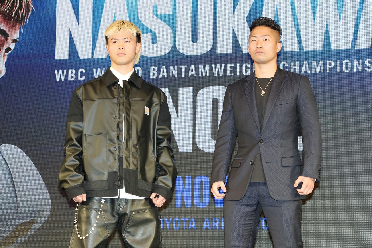 「Prime Video Boxing 14」記者会見でフォトセッションに臨む那須川（左）と井上拓（撮影・宮地輝）