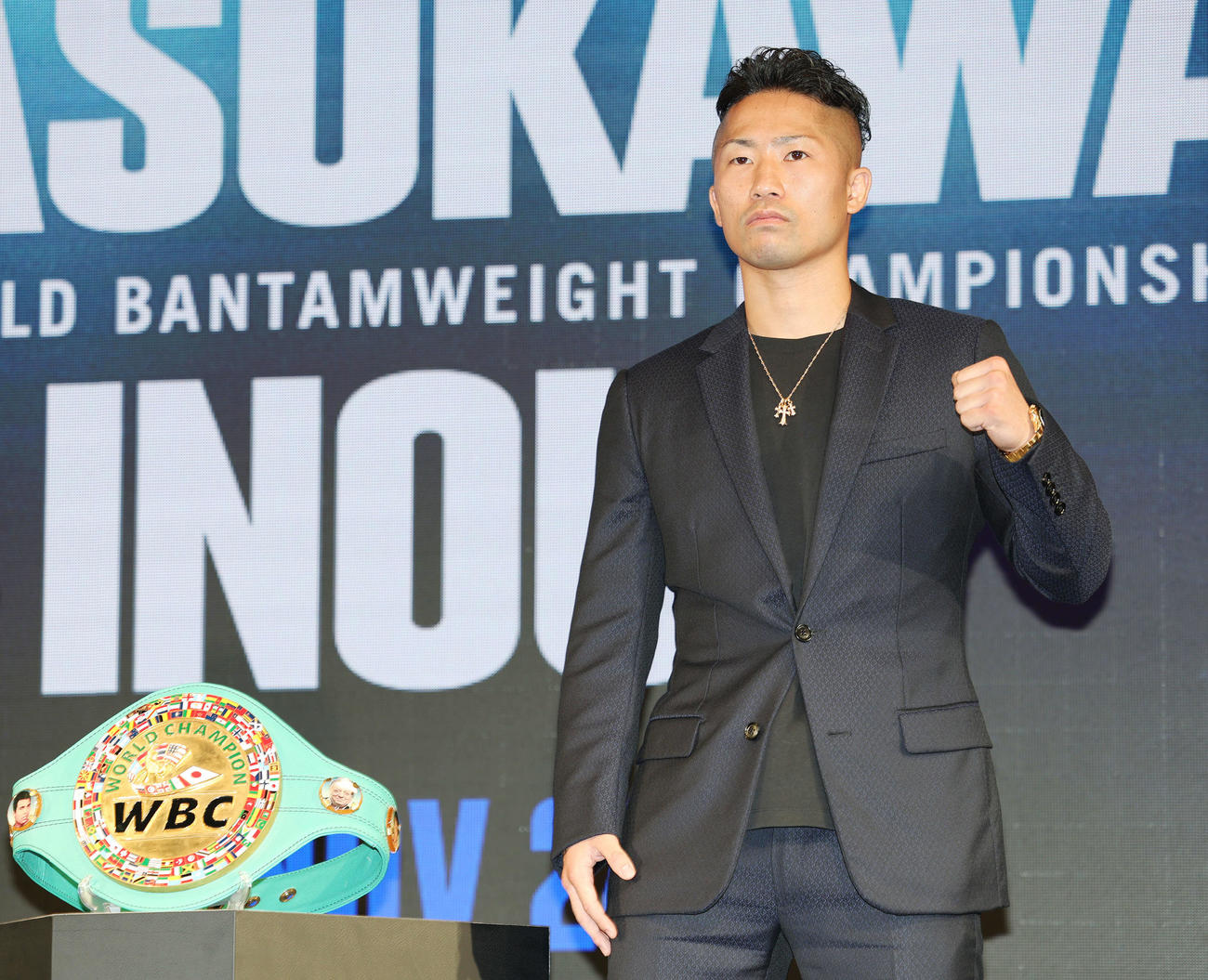 「Prime Video Boxing 14」記者会見でフォトセッションに臨む井上拓（撮影・宮地輝）