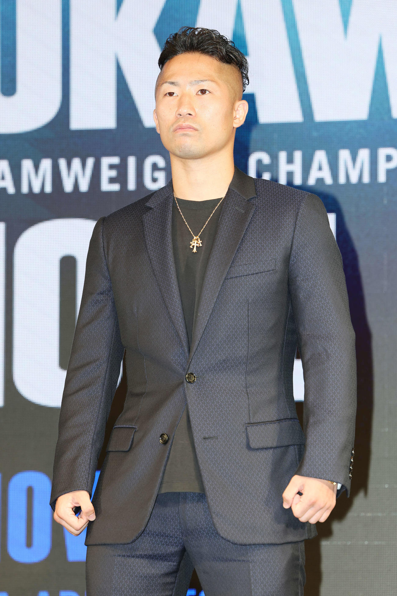 「Prime Video Boxing 14」記者会見でフォトセッションに臨む井上拓（撮影・宮地輝）