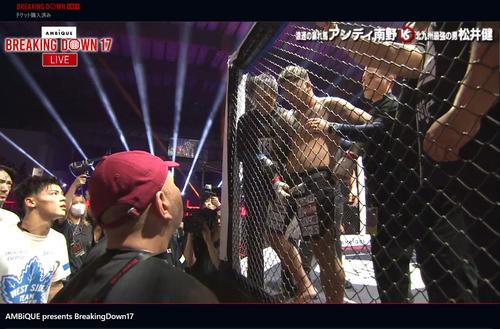 リング外と揉める松井健（BreakingDown LIVEより）