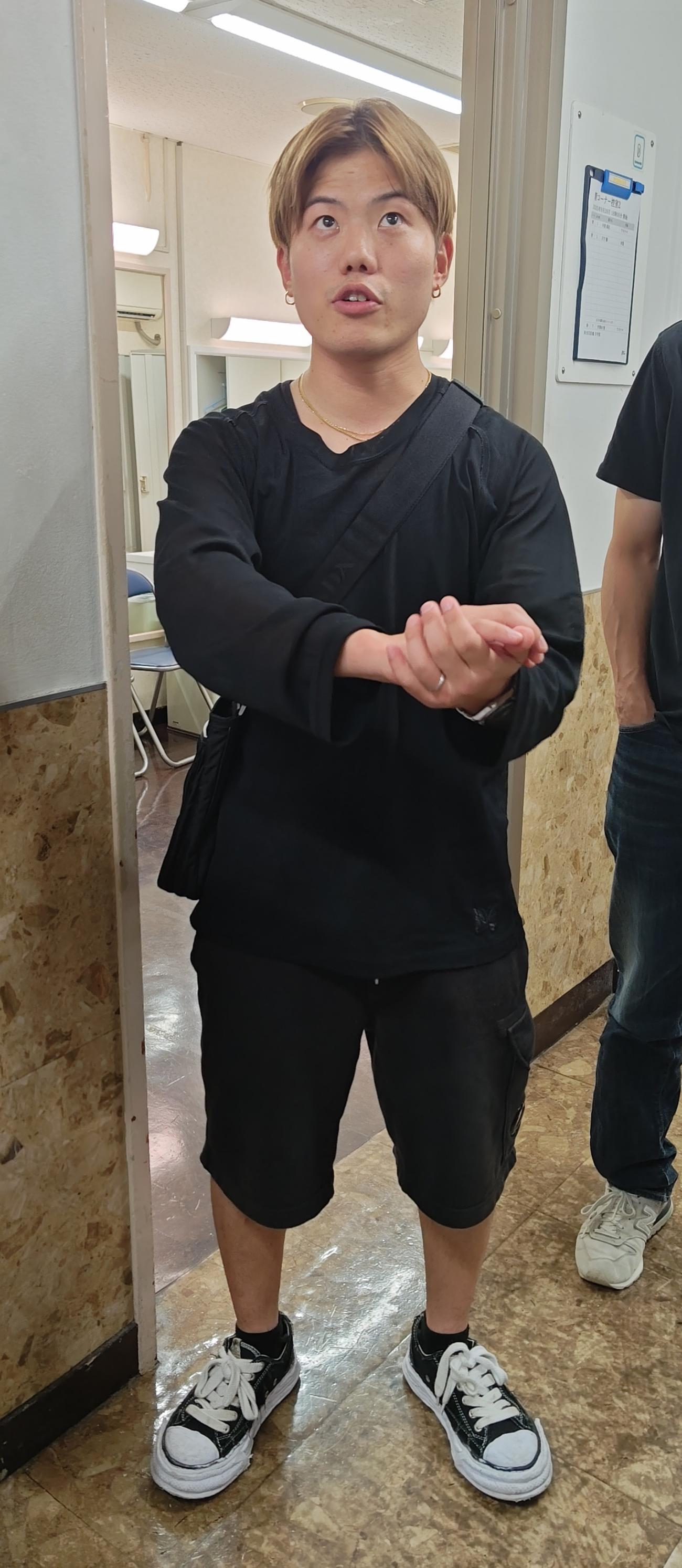 元同門となる東洋太平洋、WBOアジア・パシフィック・ライト級王者宇津木秀の応援に訪れた元WBC世界ミニマム級王者重岡優大氏