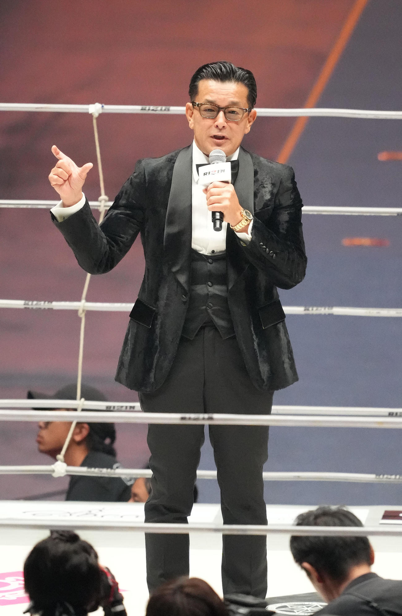 あいさつをする榊原信行CEO（撮影・森本幸一）