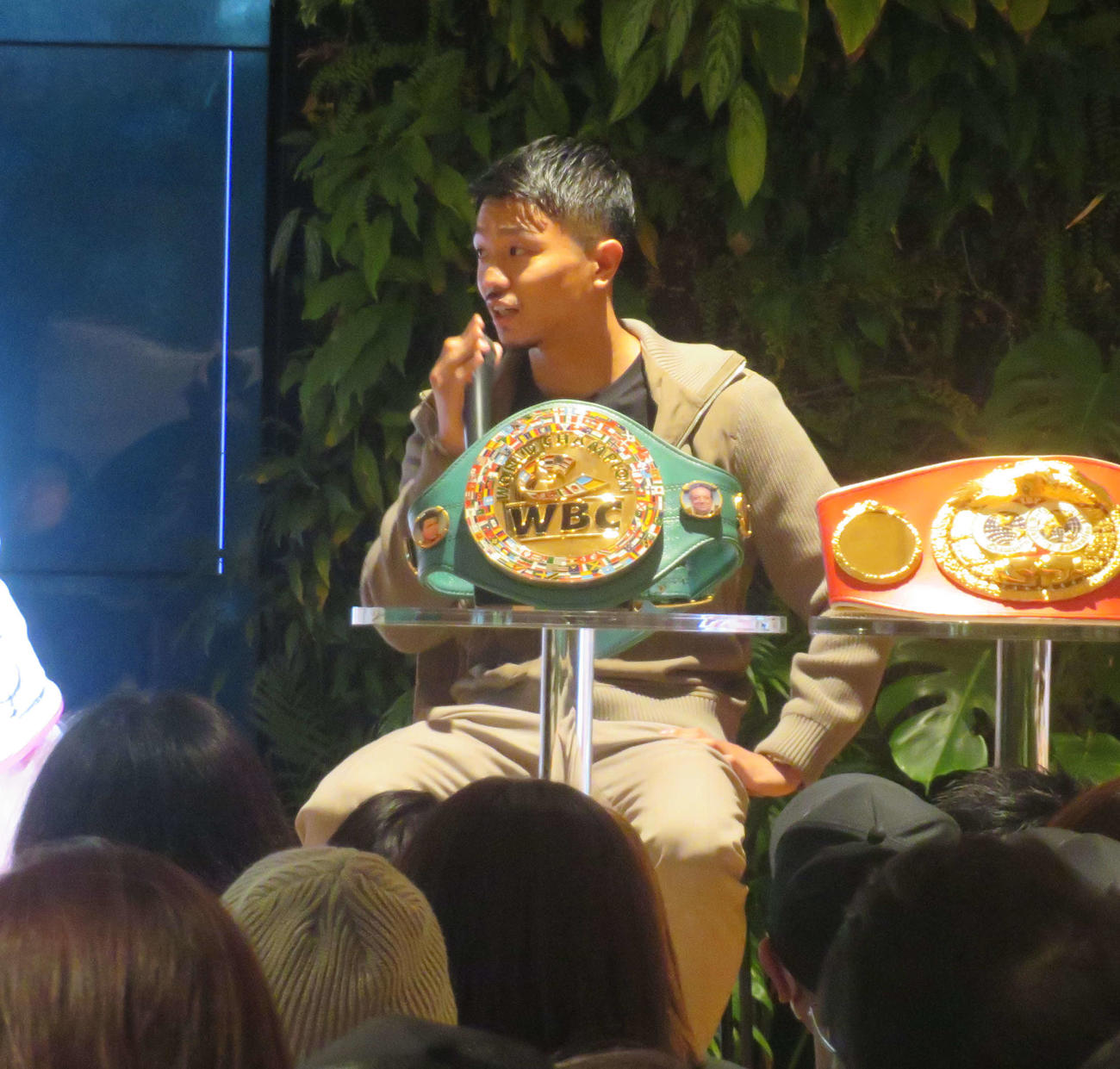 約200人のファンの前でトークイベントを開催した元WBC、IBF世界バンタム級王者中谷潤人
