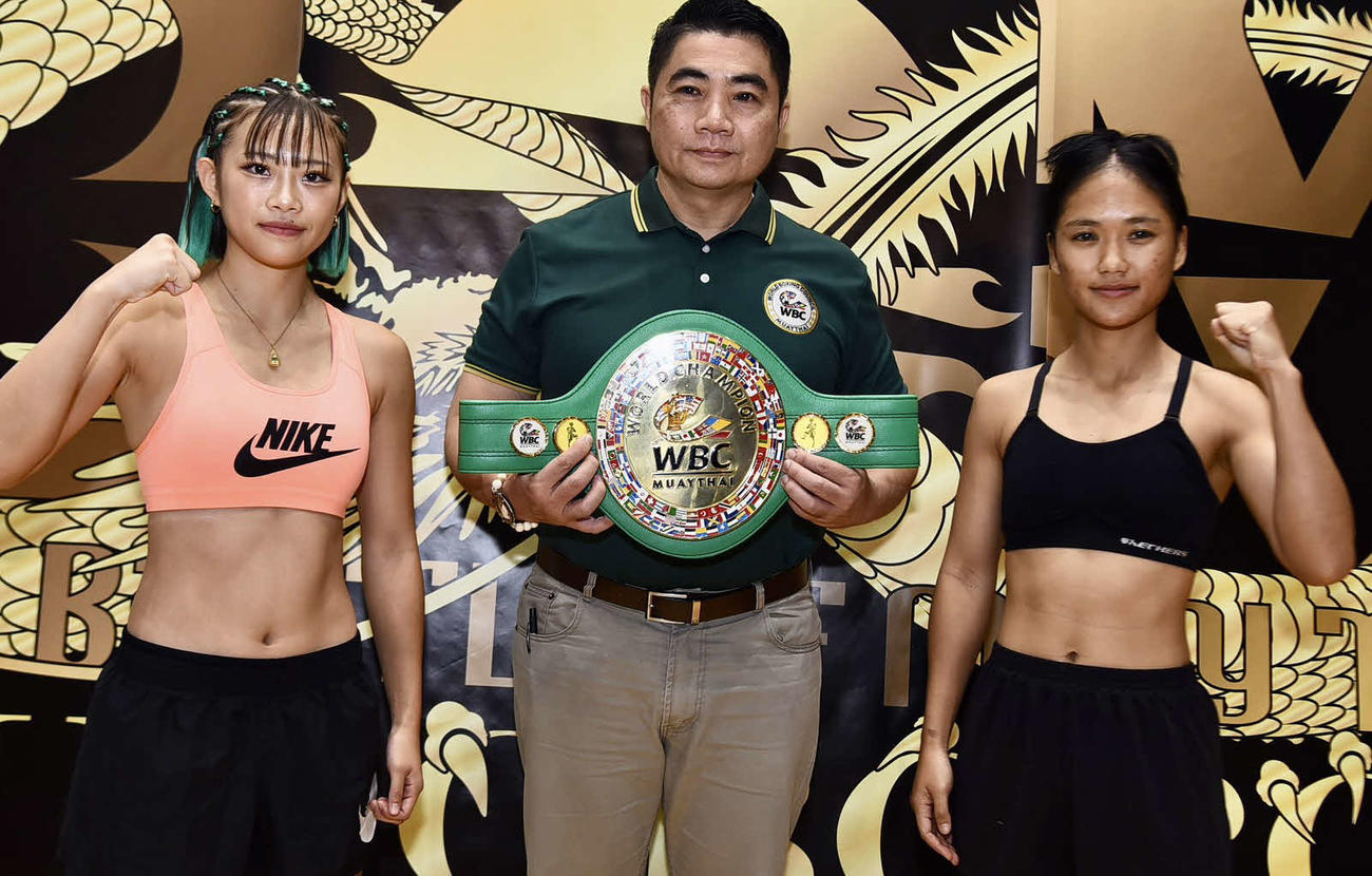 「女子でも面白い試合ができる」と意気込む藤原乃愛（左）