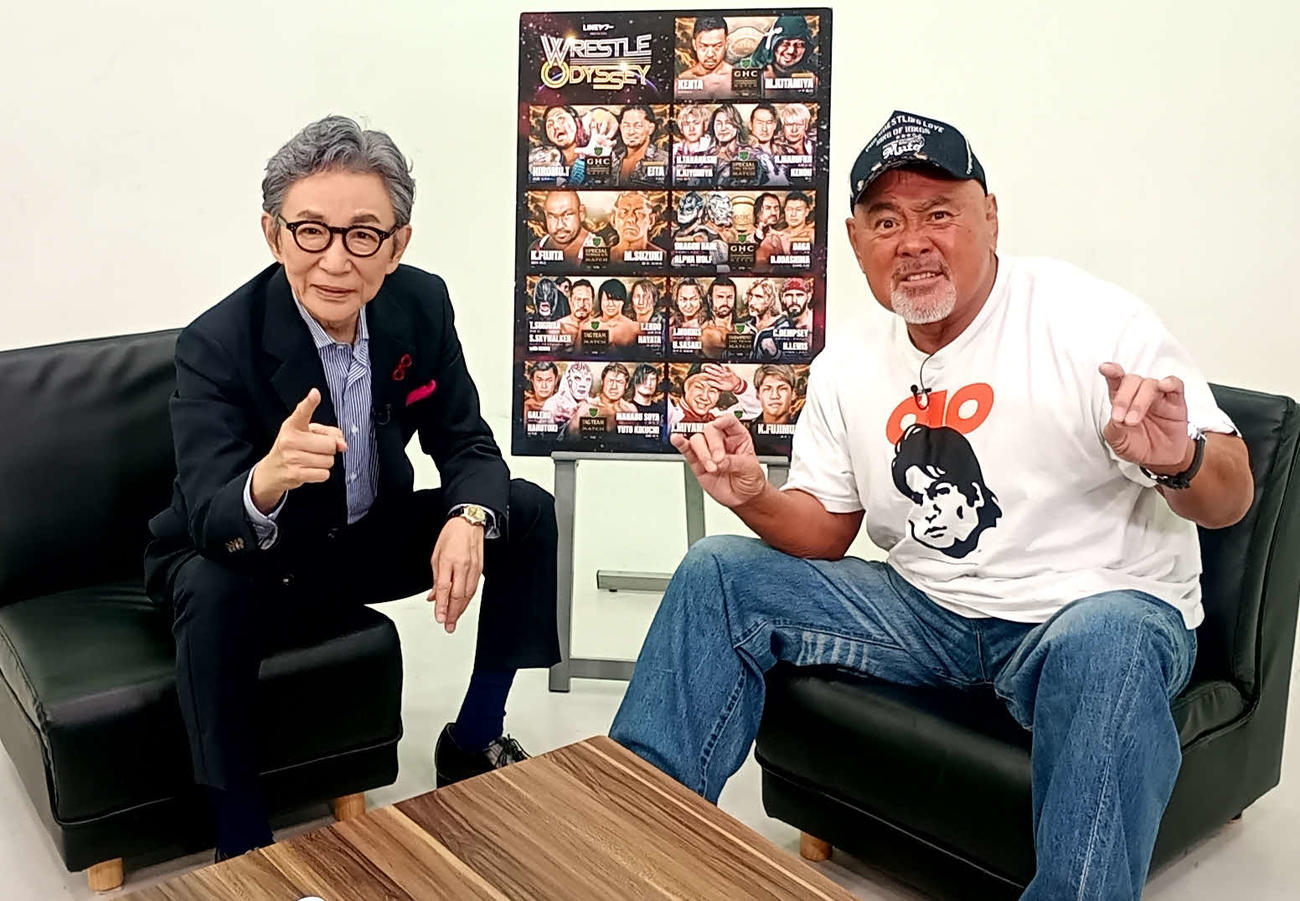 対談を行った古舘伊知郎（左）と武藤敬司