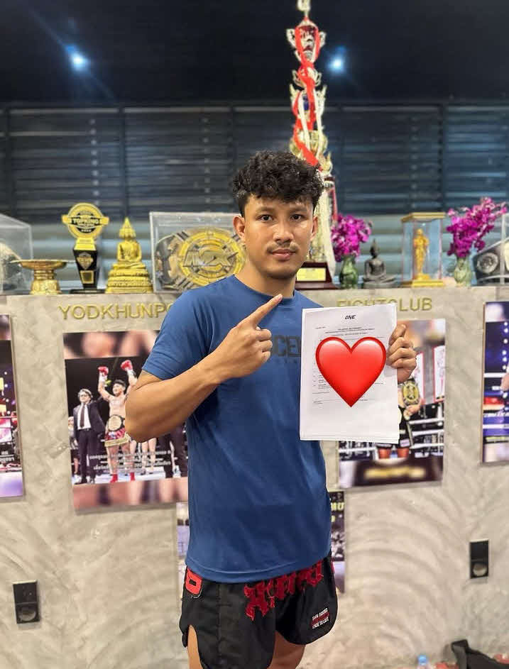 ONEとの契約書を手にする写真をインスタグラムにアップしたヨードクンポン