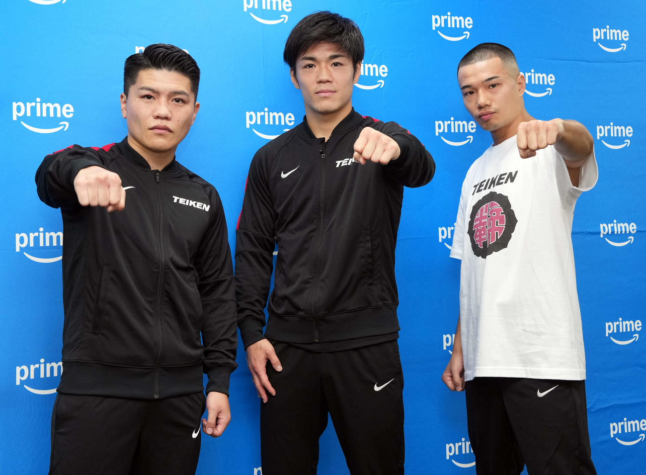 「PRIME VIDEO BOXING 14」カード発表会見に登場しポーズをとる、左から坪井智也、中野幹士、増田陸（撮影・小島史椰）