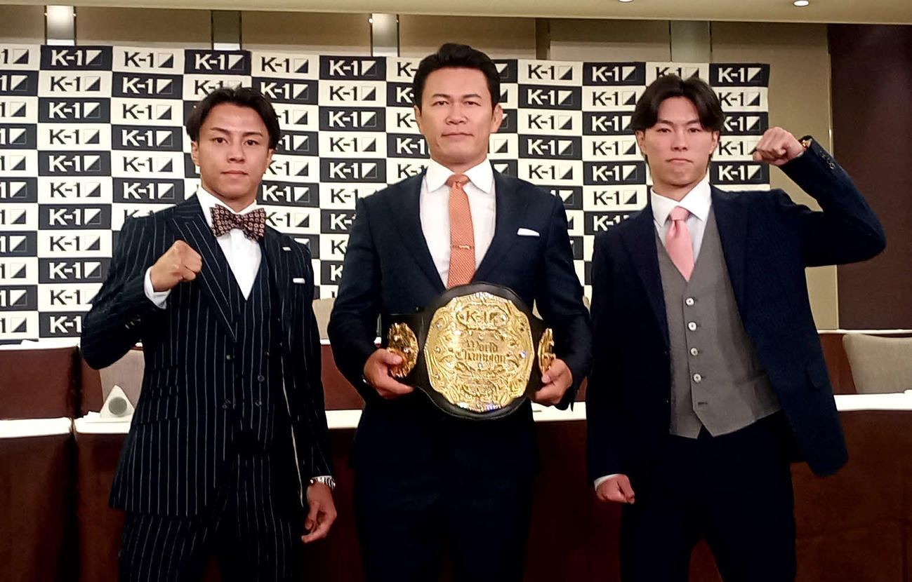 軽量級の大会などの構想について語った須藤元気P（中央）と、バンタム級王座をかけて戦う石井一成（左）と黒川瑛斗