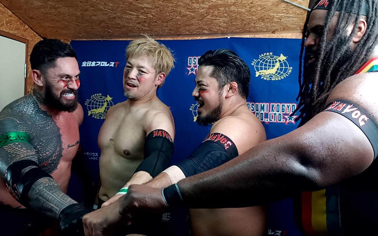 「全日本をとことん変えてやる」（潮﨑豪）と侵略宣言したHAVOCの（左から）ザイオン、潮﨑、芦野祥太郎、オデッセイ