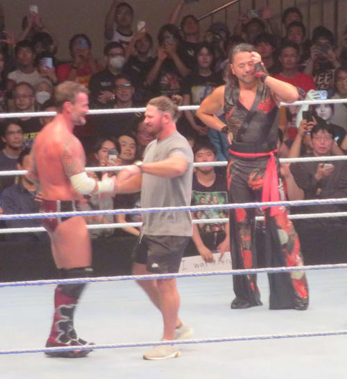 WWE】中邑真輔がCMパンクと豪華タッグで勝利 日本大会を「サンキュー