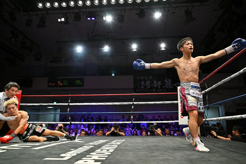 ボクシング】アマ8冠ルーキー荒竹一真、日本ランカーにTKO負け プロ2
