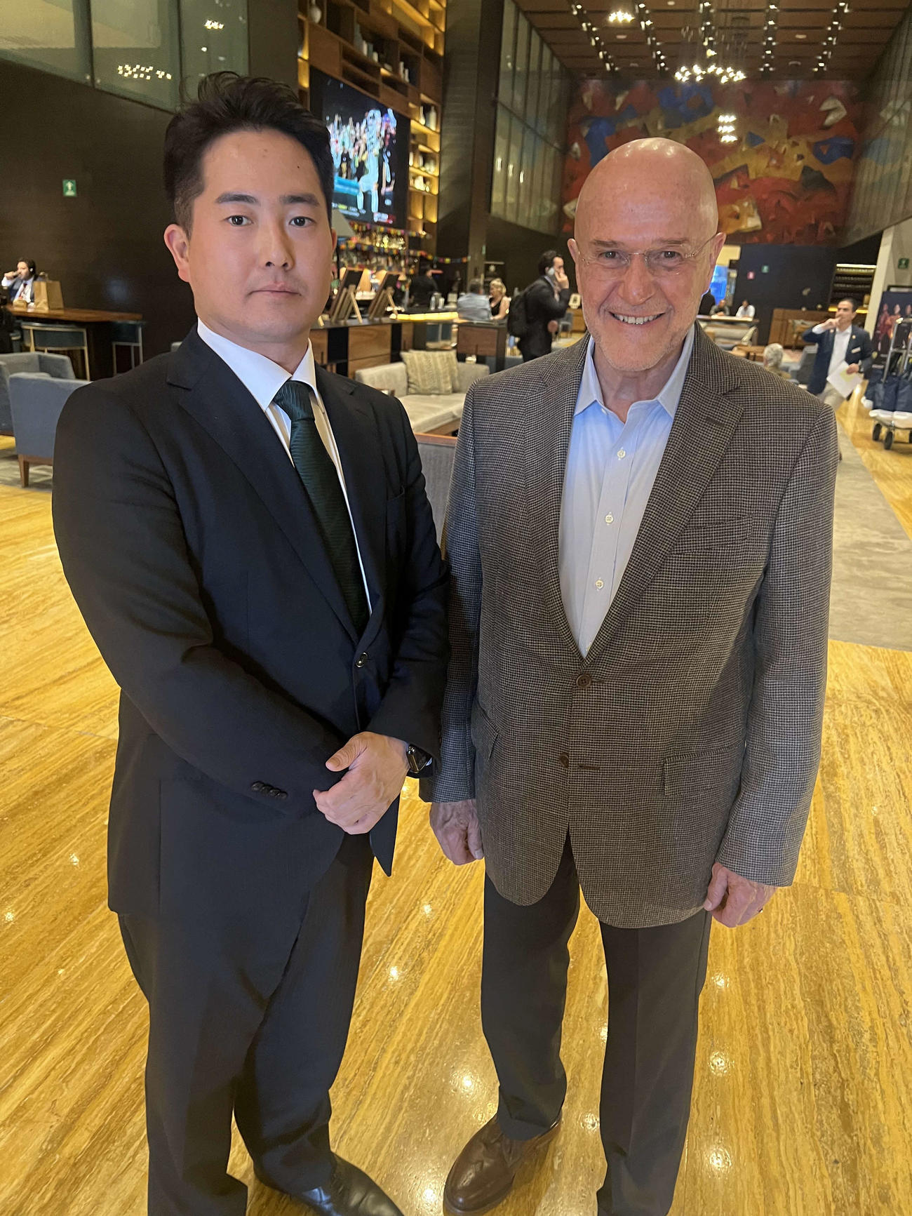 業務提携したスターダム岡田社長（左）とCMLLルテロ社長