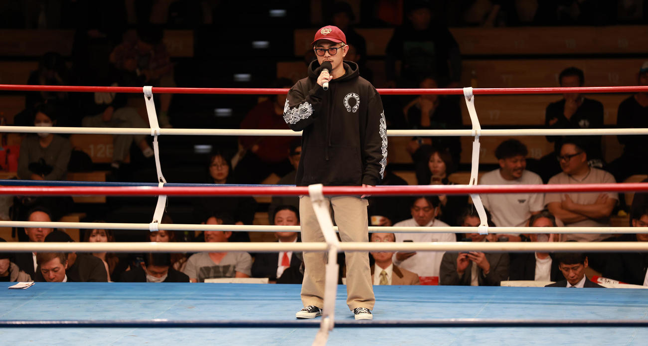 バンタム級転向を宣言した井岡（撮影・野上伸悟）