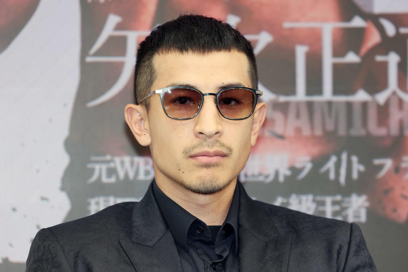 IBF世界フライ級タイトルマッチ発表記者会見に臨むIBF世界フライ級王者矢吹（撮影・宮地輝）