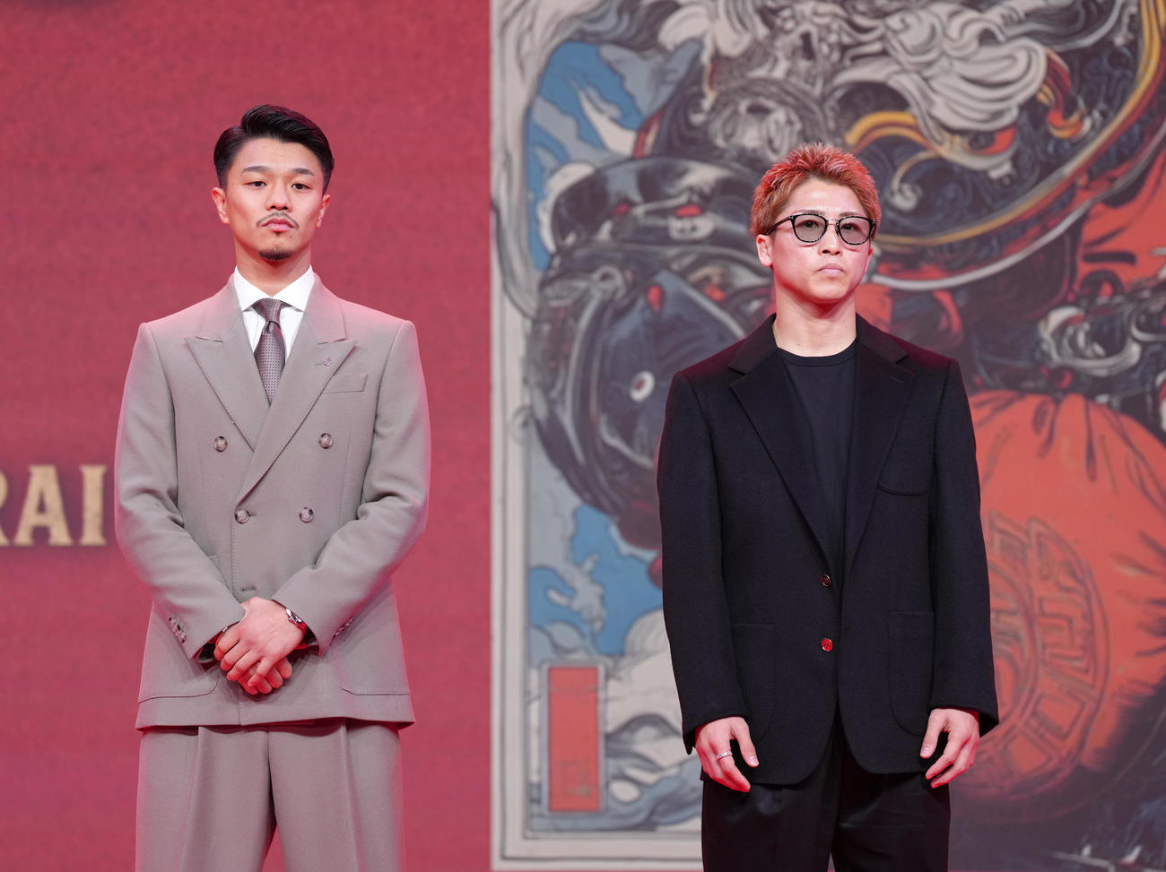 会見に登場した井上（右）と中谷（撮影・足立雅史）