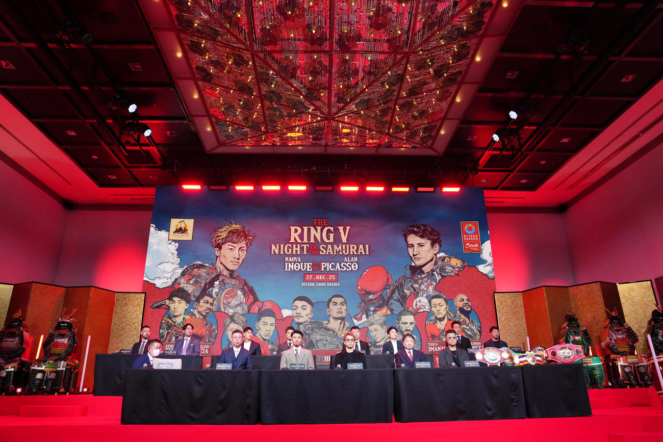 会見に臨む出場選手ら（撮影・足立雅史）