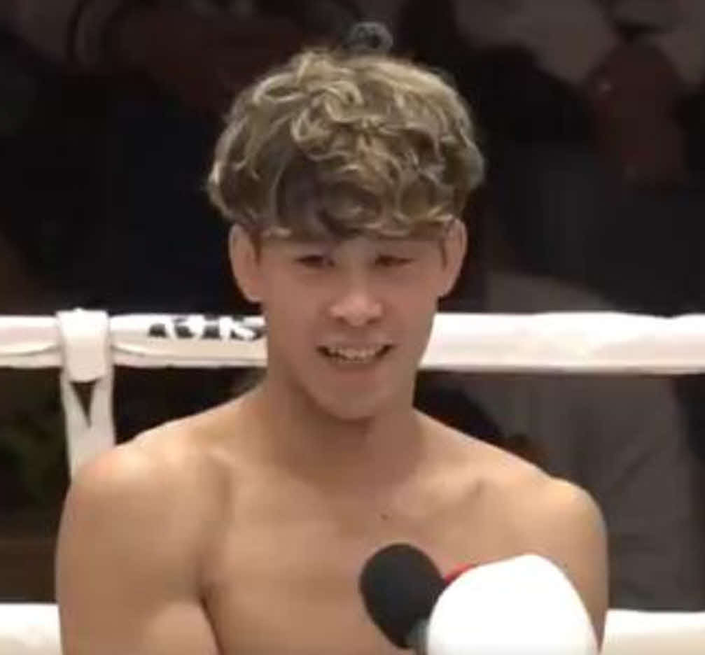試合後のマイクで会心の笑みを浮かべる木村“ケルベロス”颯太（RISE公式Xから）