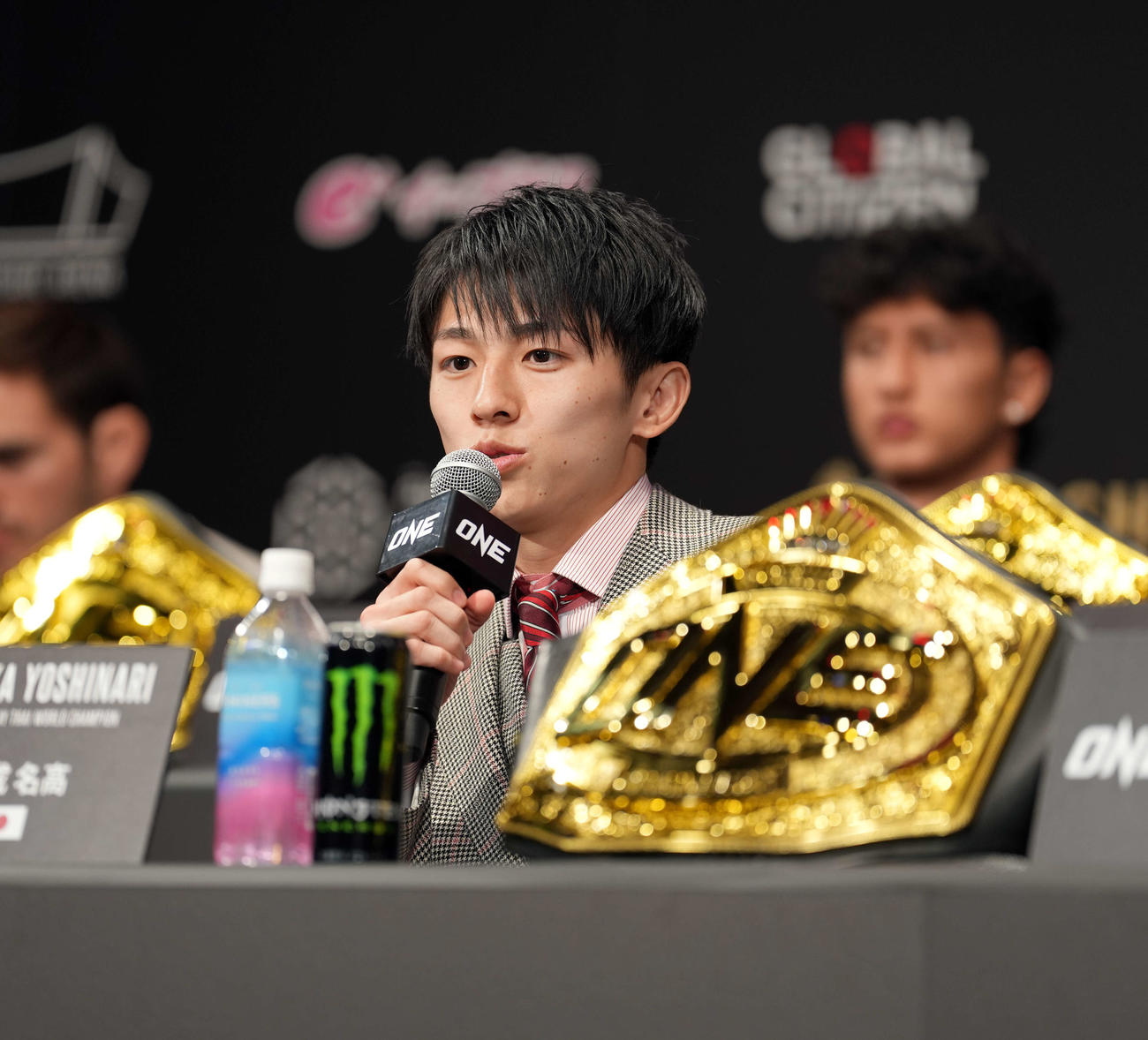 「ONE173」を前に会見に応じる吉成名高（撮影・小島史椰）