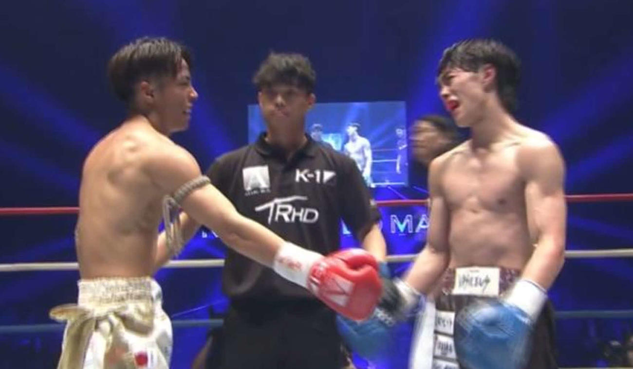 健闘をたたえる石井一成（左）と黒川瑛斗（K－1公式Xから）
