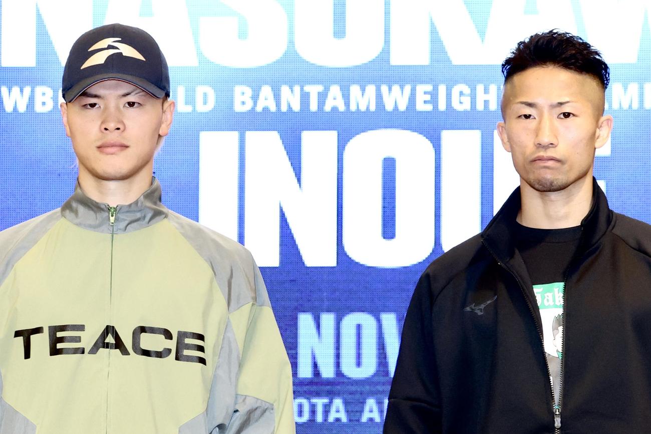 試合前会見を終え写真に納まる那須川（左）と井上拓（撮影・河田真司）
