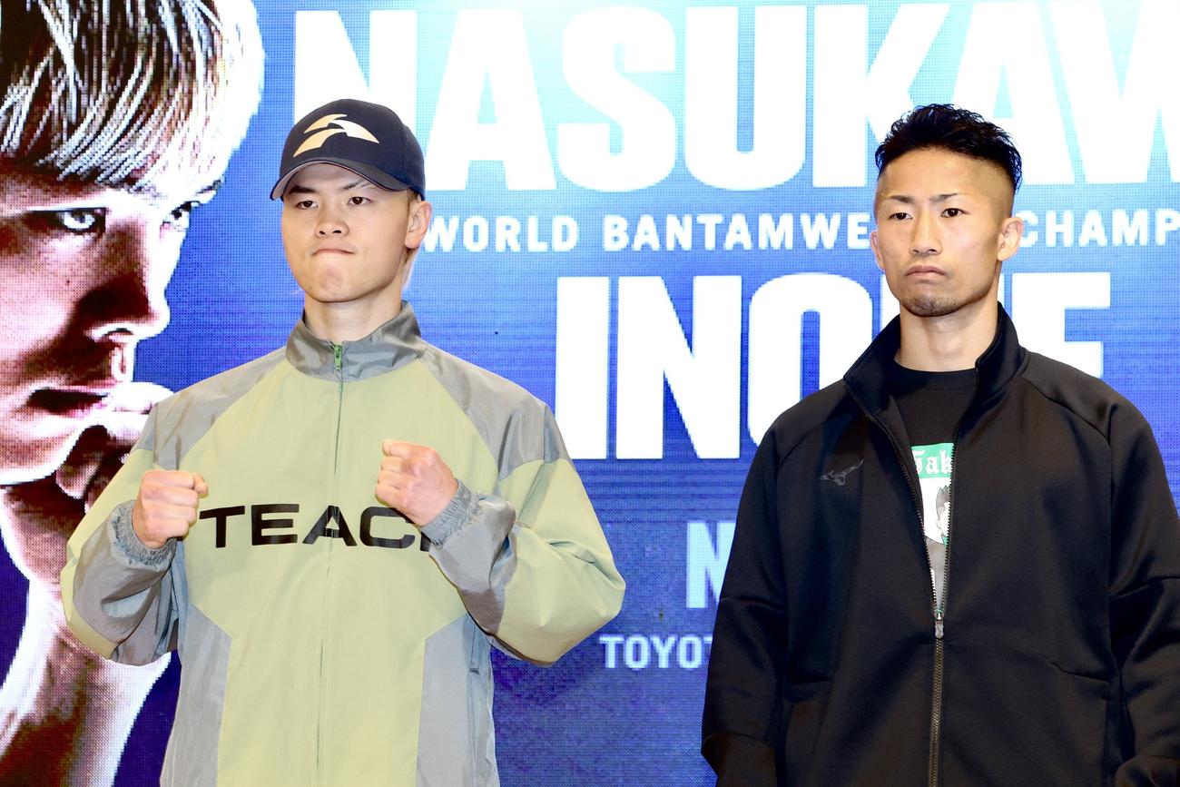 試合前会見を終え写真に納まる那須川（左）と井上拓（撮影・河田真司）