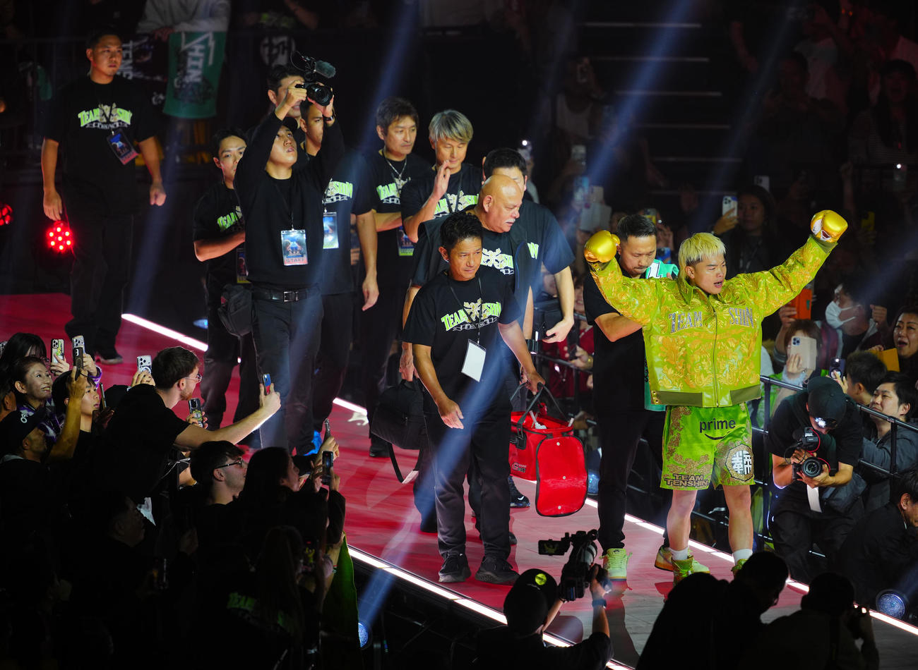 那須川天心対井上拓真　入場する那須川（撮影・垰建太）