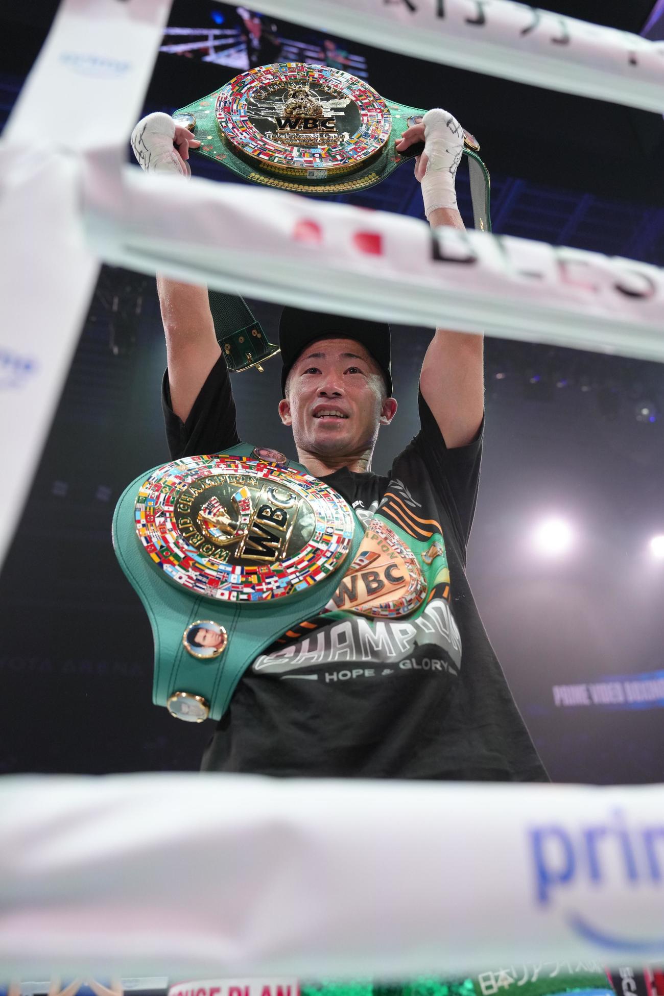 WBC世界バンタム級王座決定戦　5回、井上拓真は那須川天心に勝利し王座を獲得する（撮影・足立雅史）