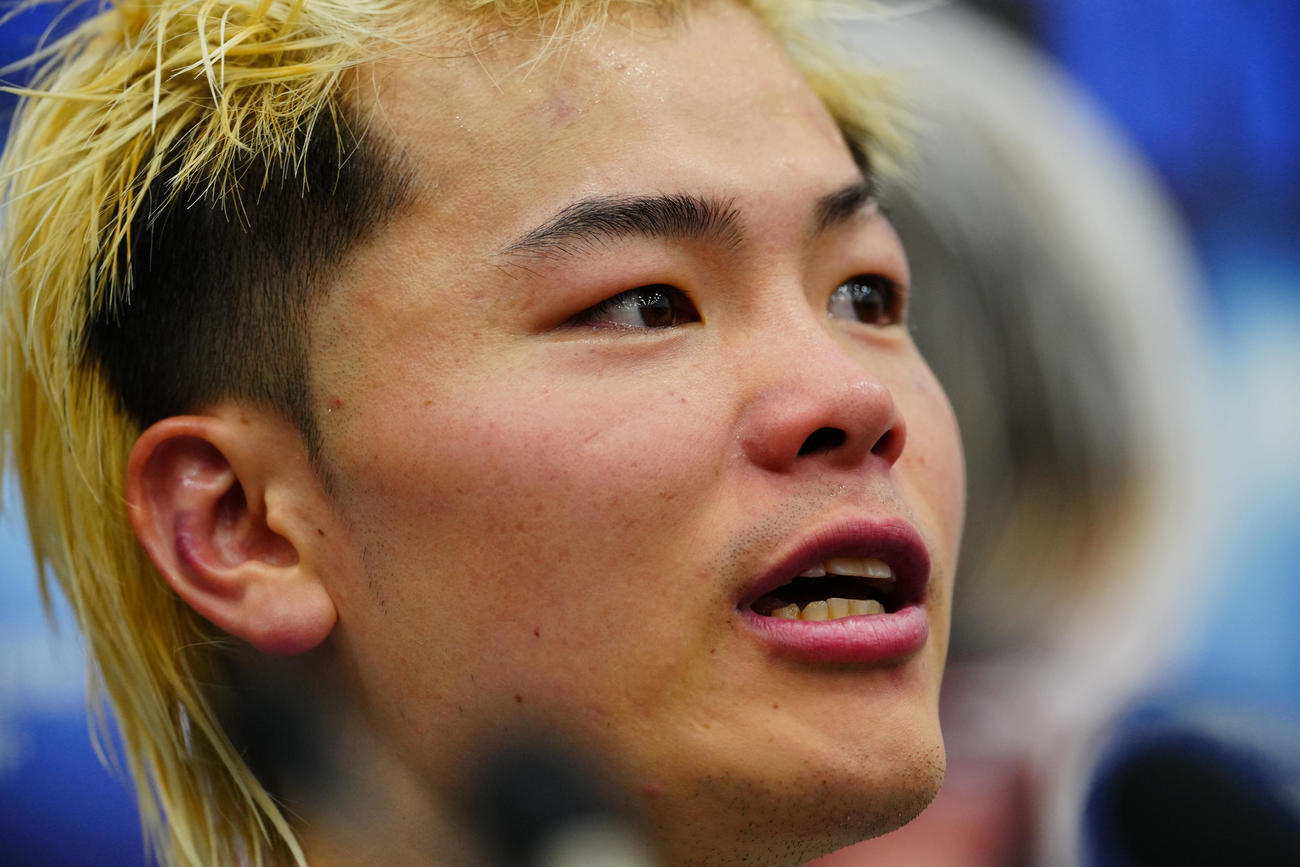 井上拓に敗れ試合後の会見に臨む那須川（撮影・垰建太）