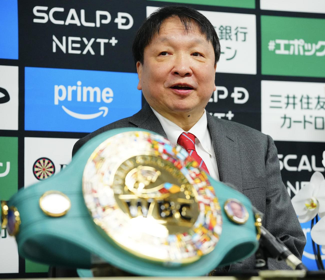 井上拓の一夜明け会見に臨む大橋会長（撮影・垰建太）