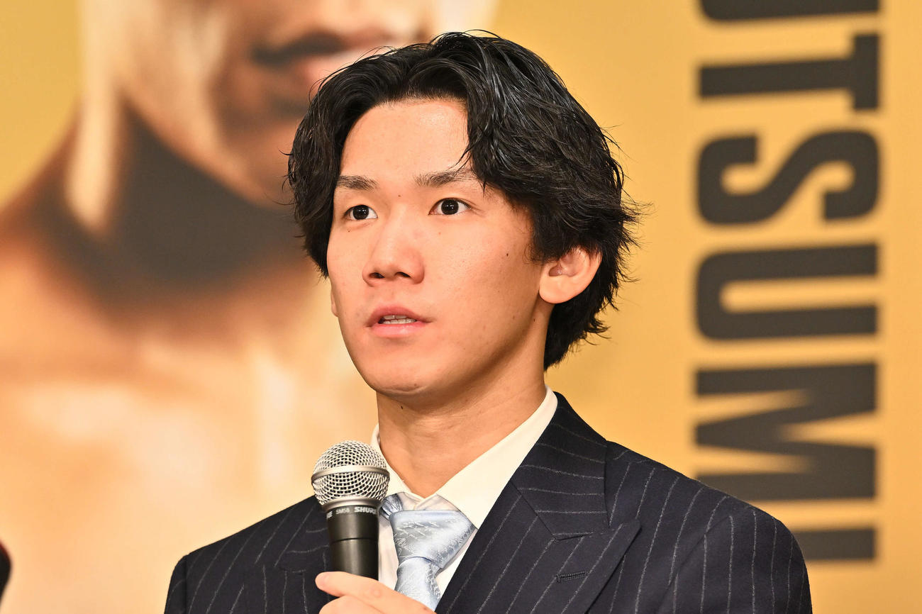 WBA、WBO世界ライトフライ級王座統一戦が決まり会見する高見（撮影・滝沢徹郎）