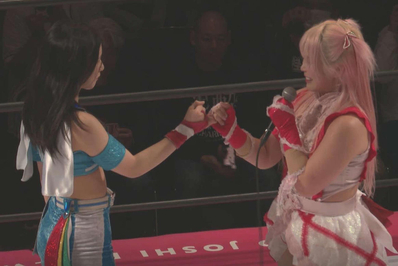 指切りげんまんした風城ハル（左）と愛野ユキ