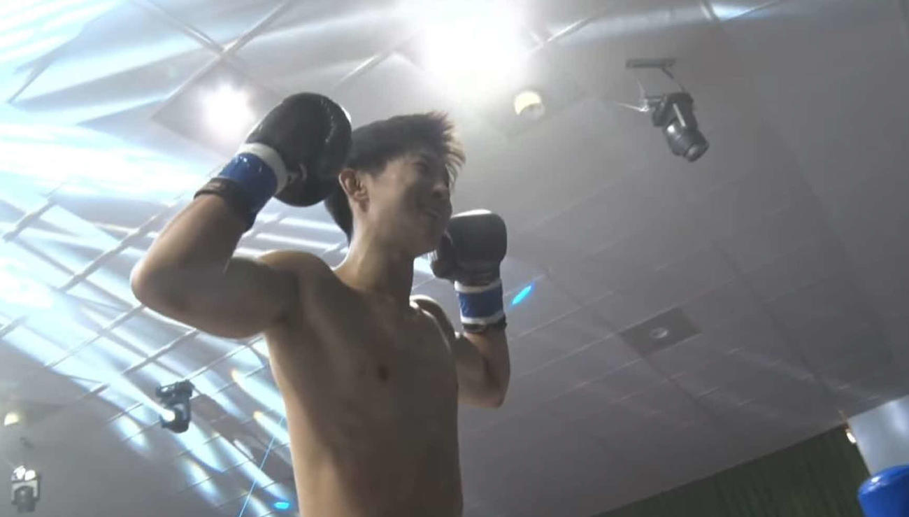 快勝後、ファンにアピールする成尾拓輝（KNOCK OUT公式YouTubeから）