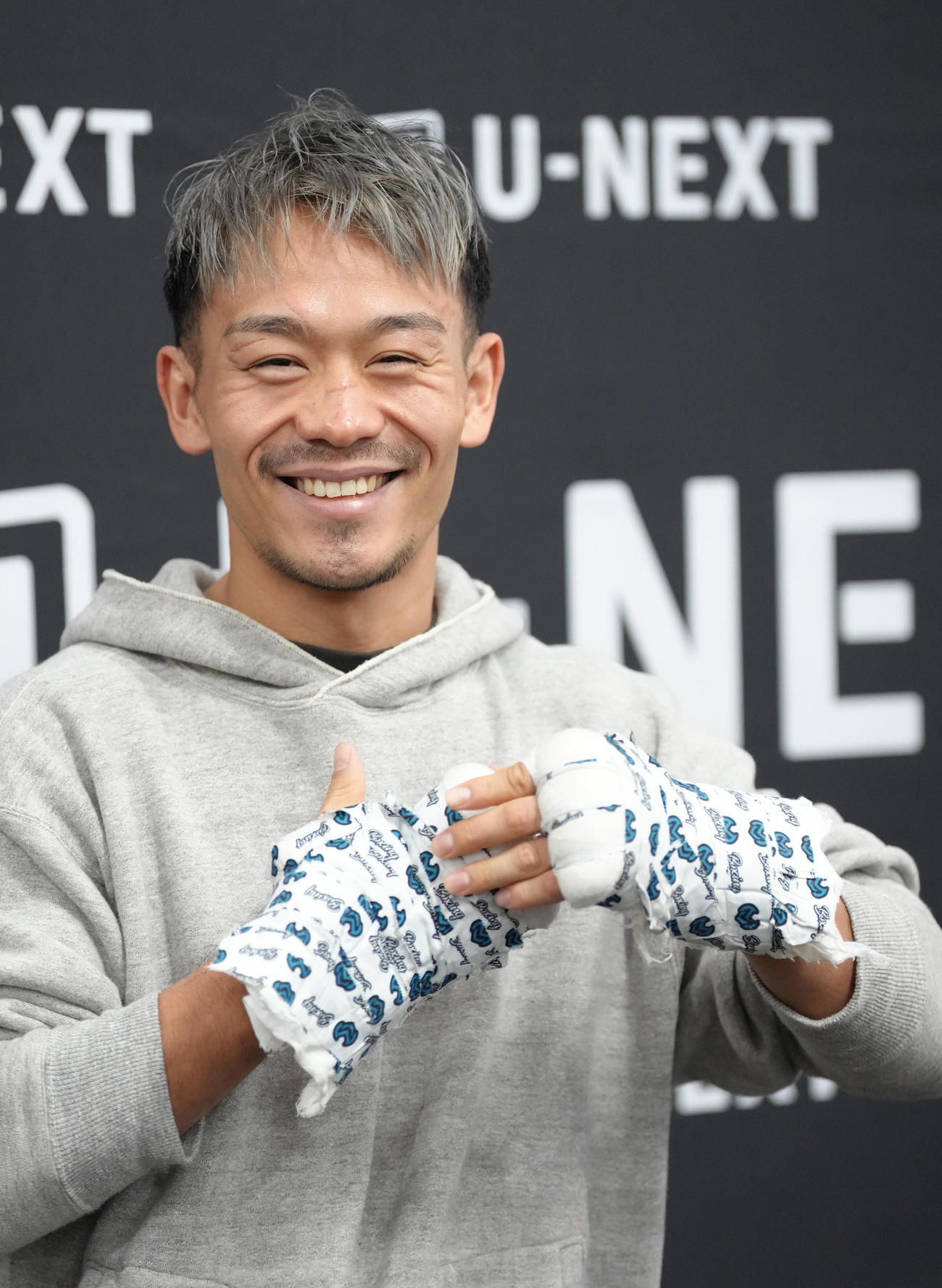 練習公開を前に笑顔を見せる堤（撮影・足立雅史）