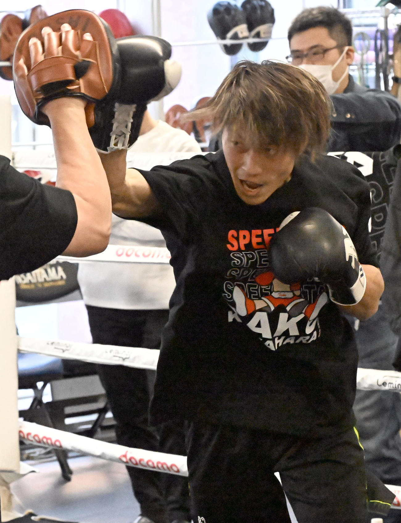 WBO世界フライ級タイトルマッチに向けた練習を公開した桑原（撮影・千葉一成）