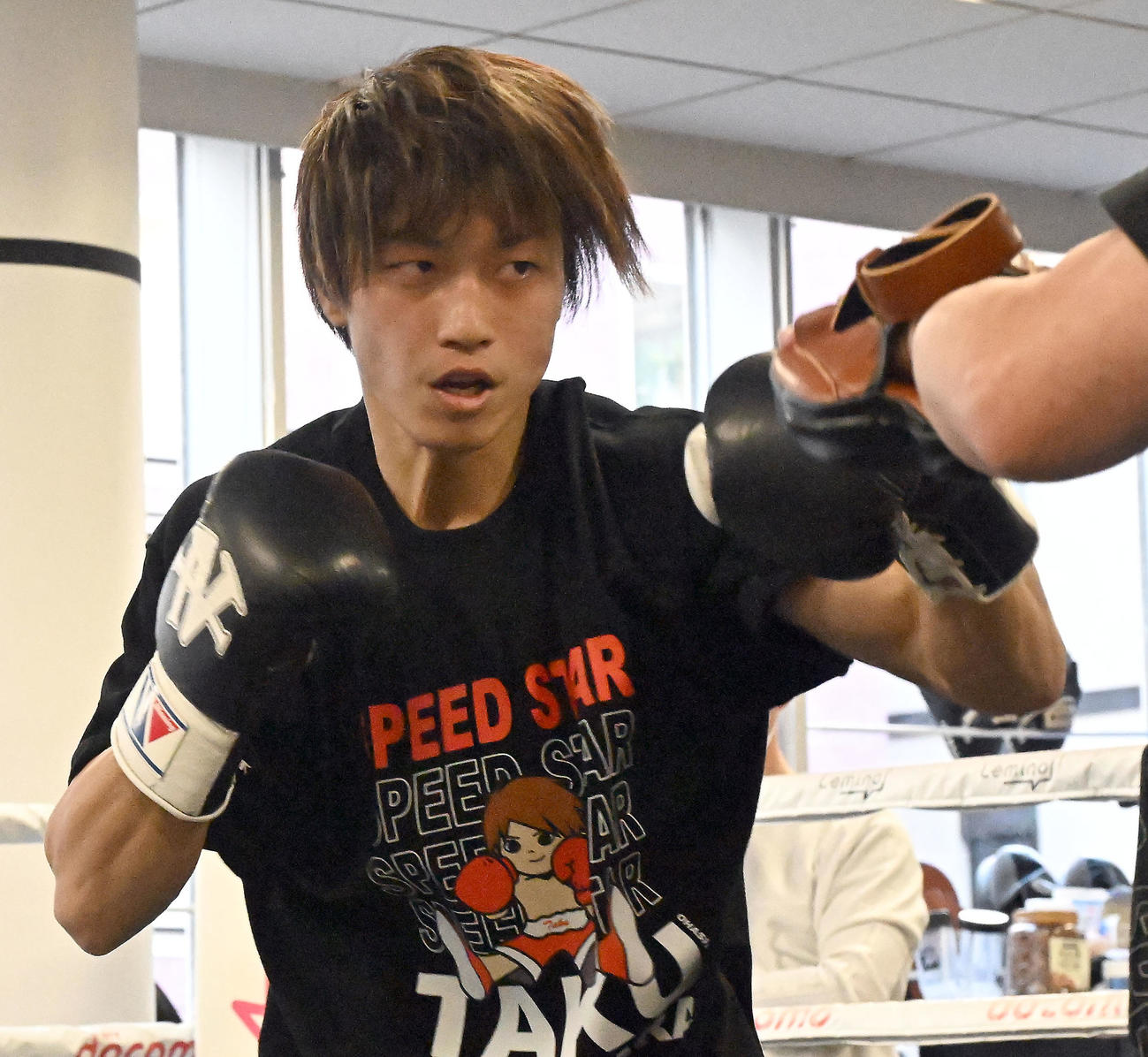 WBO世界フライ級タイトルマッチに向けた練習を公開した桑原（撮影・千葉一成）