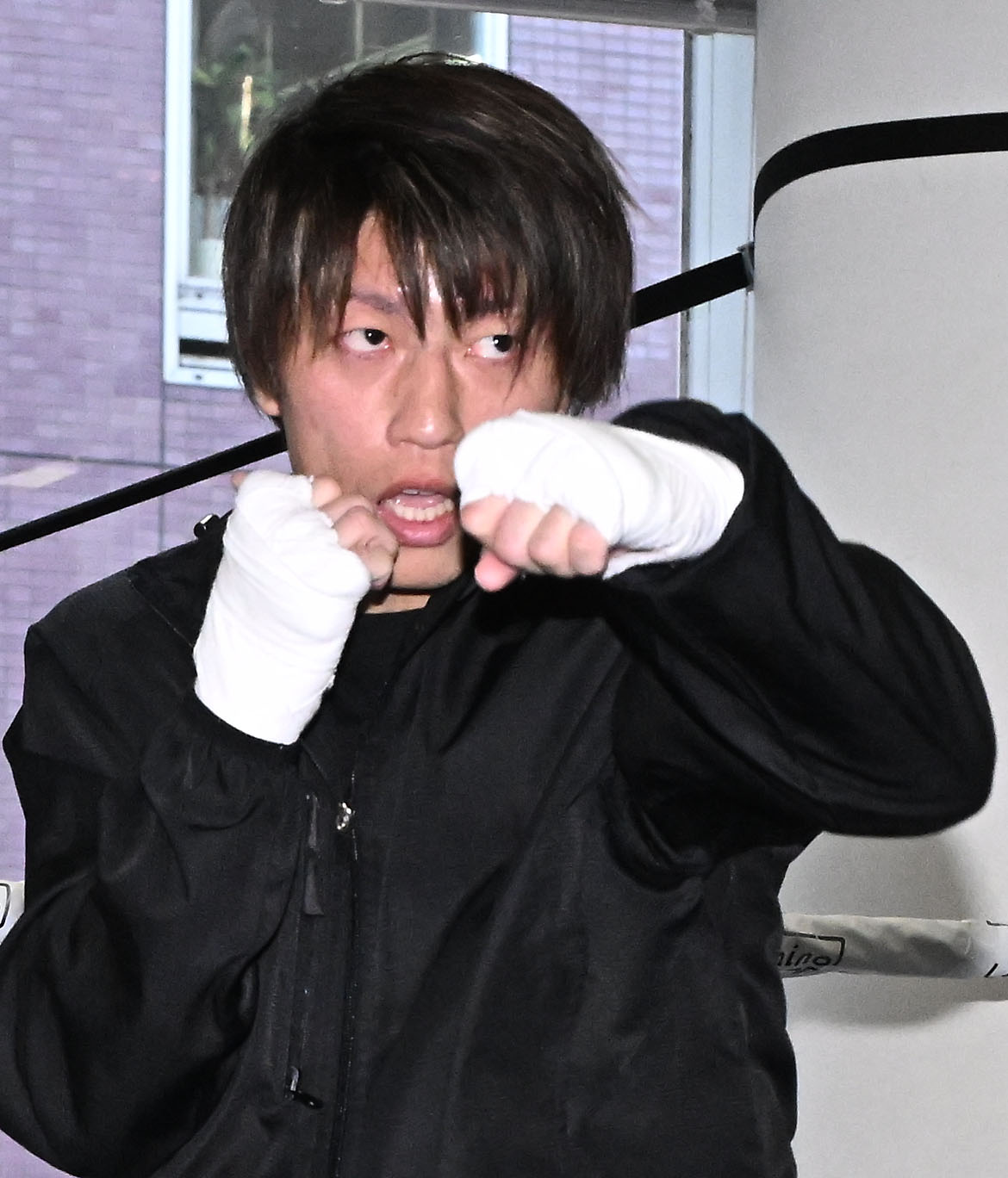WBO世界フライ級タイトルマッチに向けた練習を公開した桑原（撮影・千葉一成）