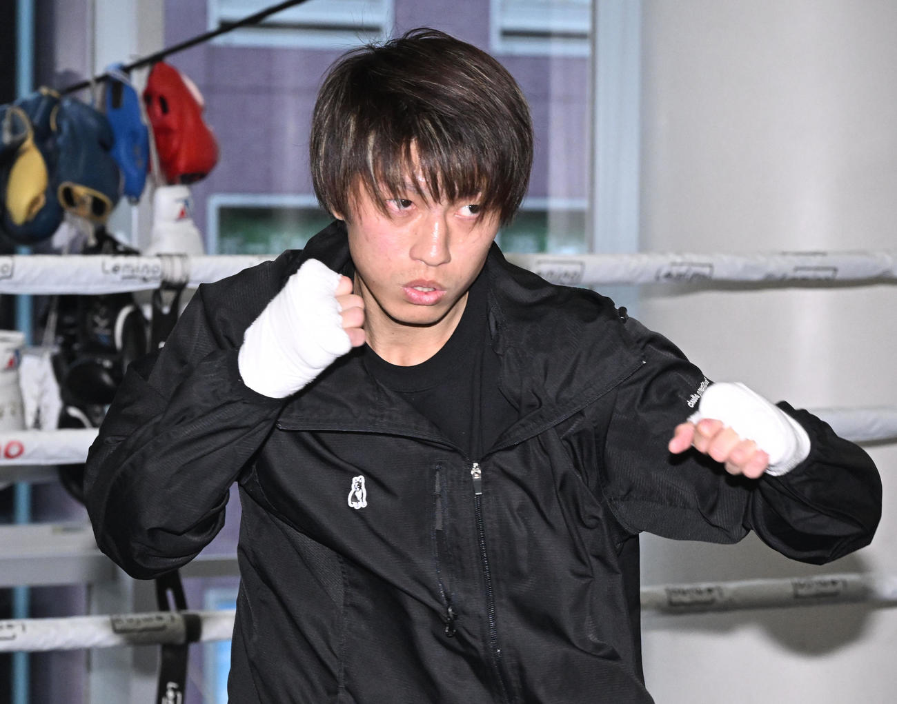 WBO世界フライ級タイトルマッチに向けた練習を公開した桑原（撮影・千葉一成）