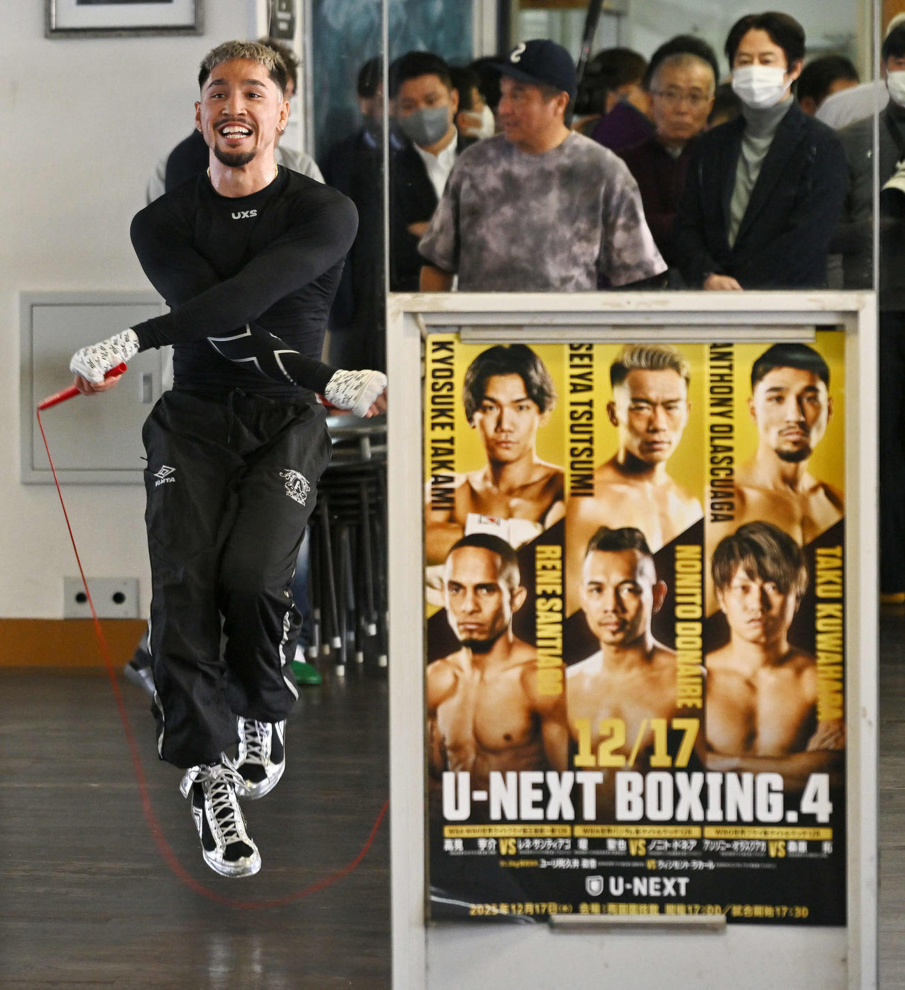 公開練習で縄跳びをするオラスクアガ（撮影・滝沢徹郎）