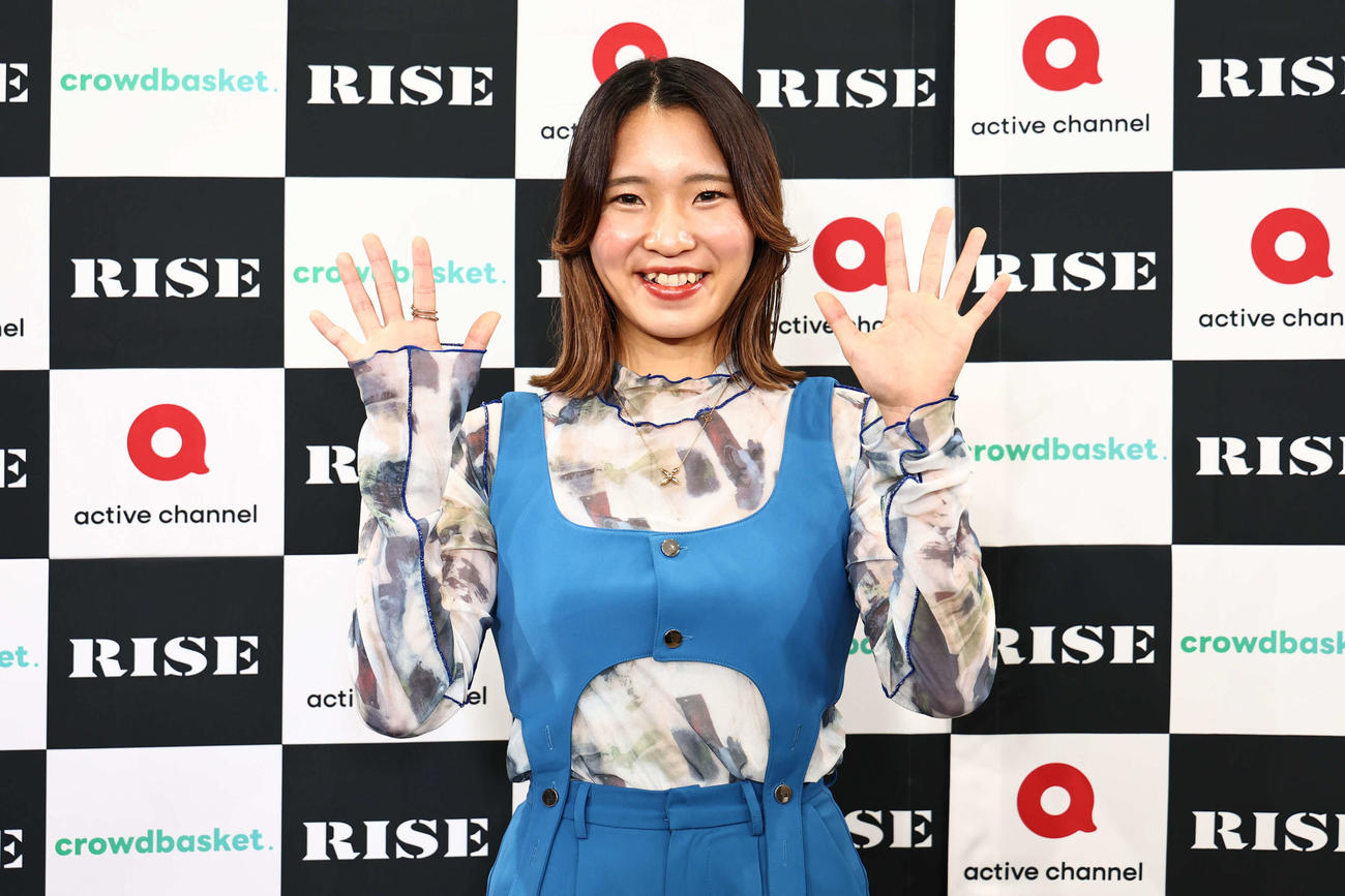 引退会見での宮﨑小雪（C）RISE