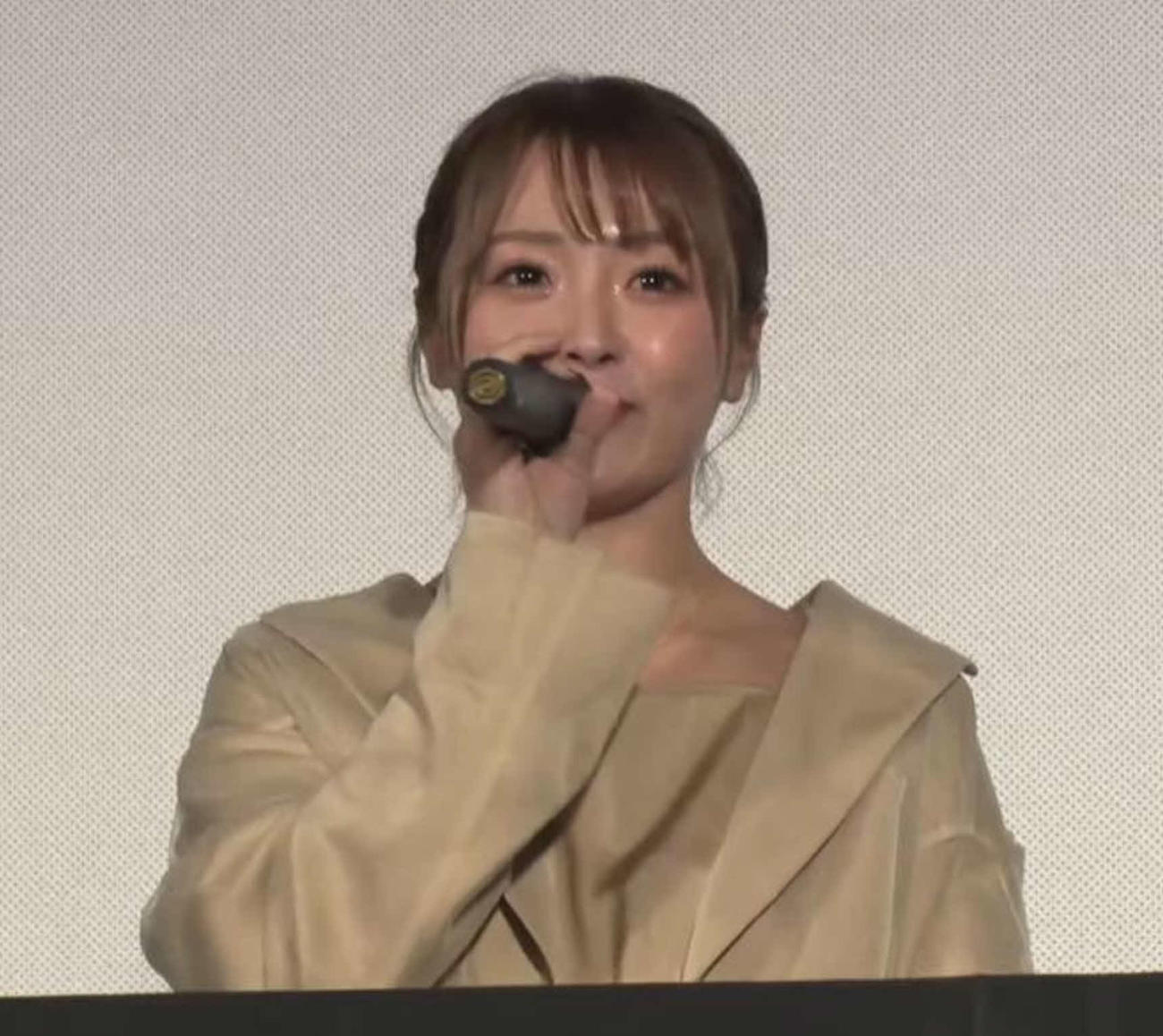 記者会見で登壇したなつぽい（スターダム公式YouTubeから）