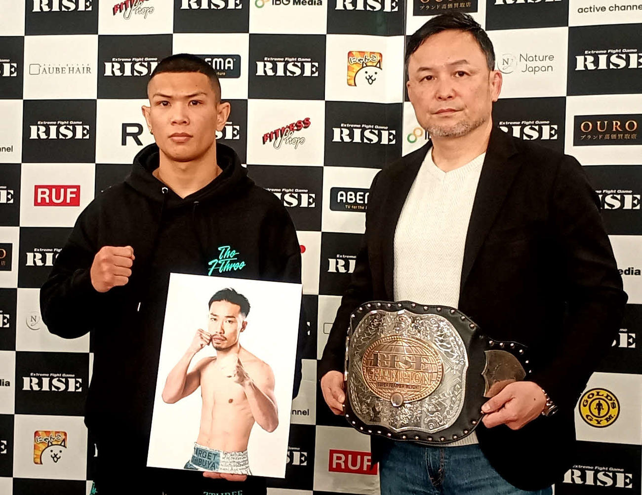 常陸飛雄馬と王座をかけて戦うパヌワット・TGT（左）とRISE伊藤隆代表